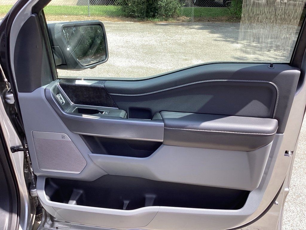 2025 Ford F-150 Lightning Flash - Photo 29