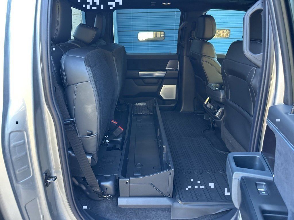 2025 Ford F-150 Platinum - Photo 44