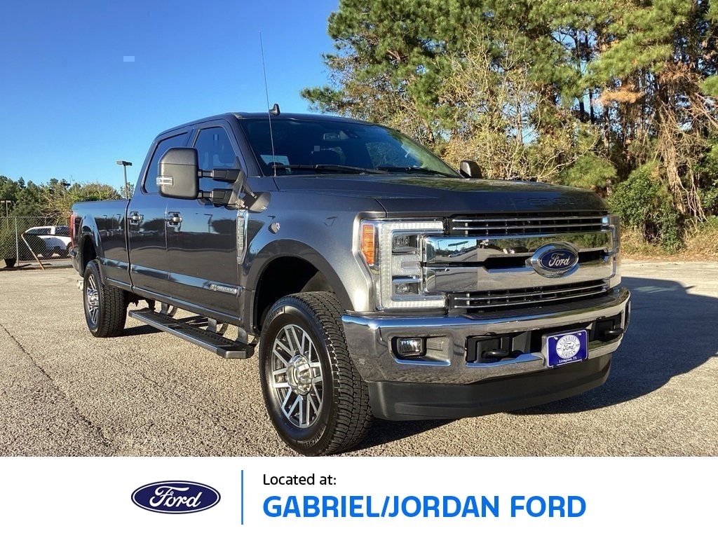 2019 Ford F-350 Super Duty Lariat's photo