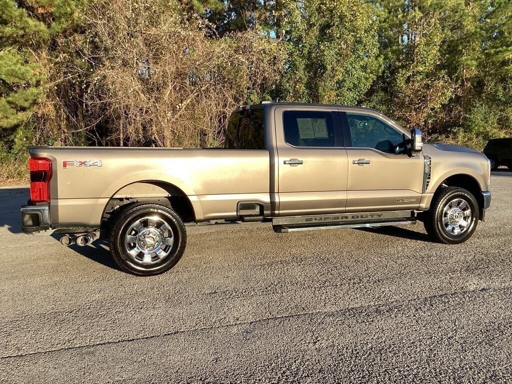 2023 Ford F-250 Lariat photo 3