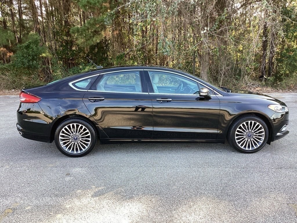2017 Ford Fusion SE photo 2
