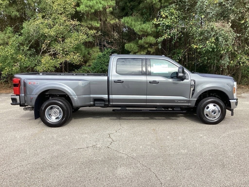 2026 Ford F-350 photo 4