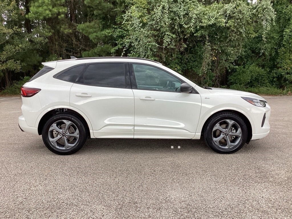 2023 Ford Escape ST-Line photo 4