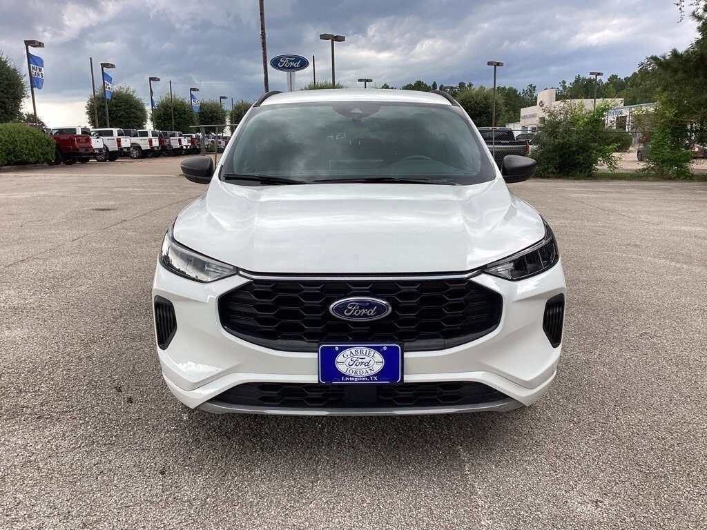 2023 Ford Escape ST-Line photo 2