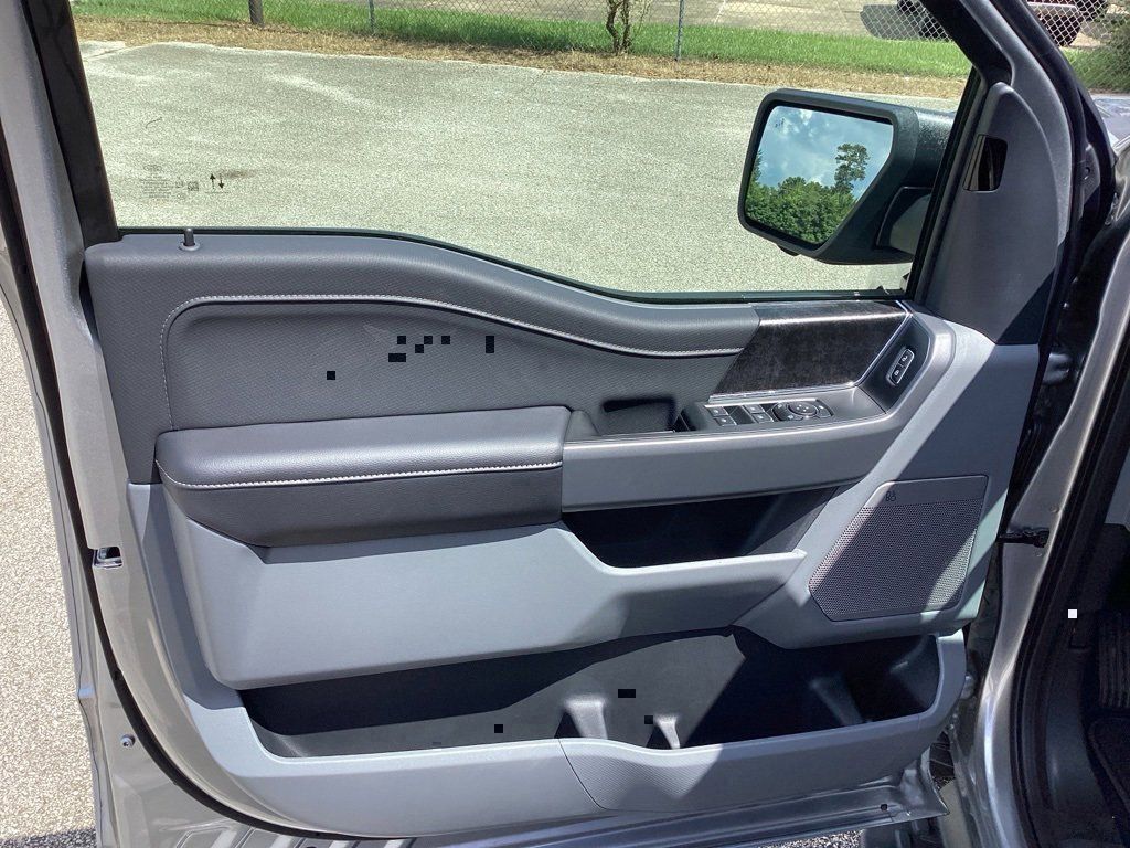 2025 Ford F-150 Lightning Flash - Photo 27