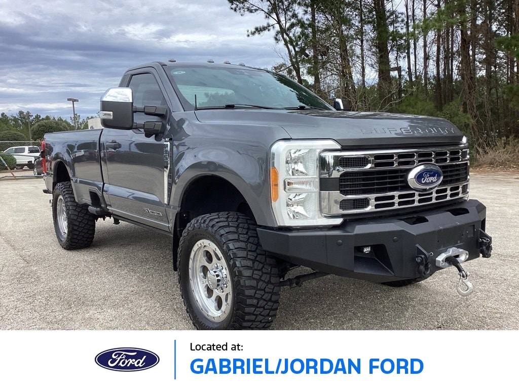 2023 Ford F-350 Super Duty XLT's photo