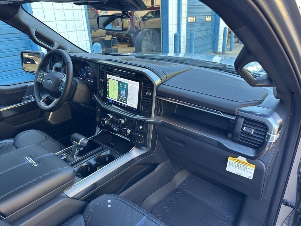2025 Ford F-150 Platinum - Photo 32