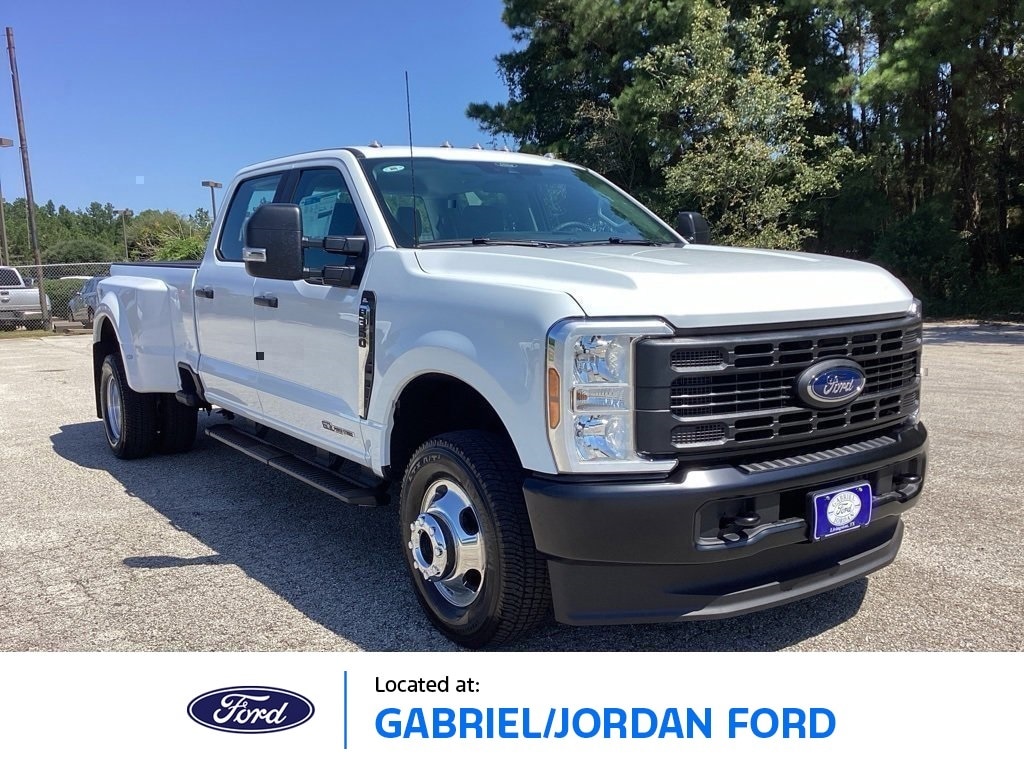 2026 Ford F-350 Super Duty XL's photo