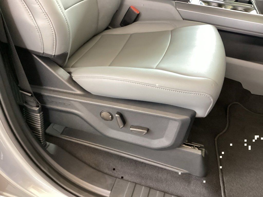 2025 Ford F-150 Lightning Flash - Photo 34