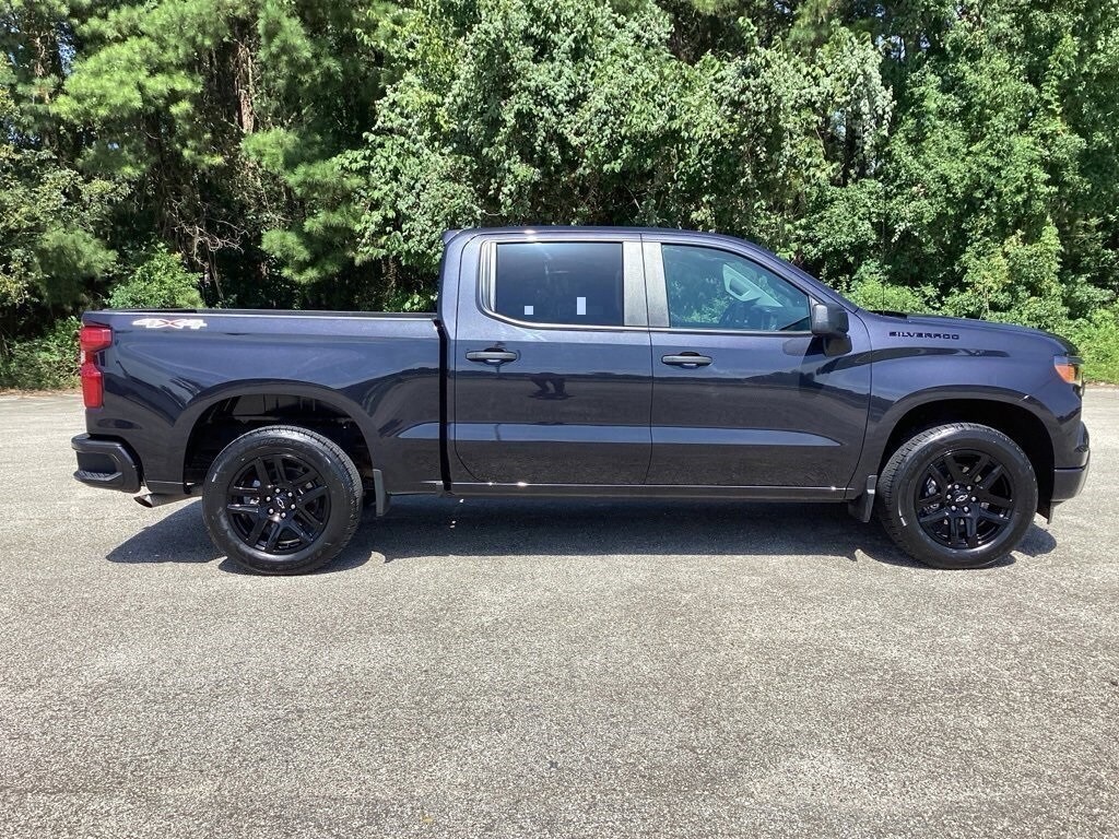 2023 Chevrolet Silverado 1500 Custom photo 4