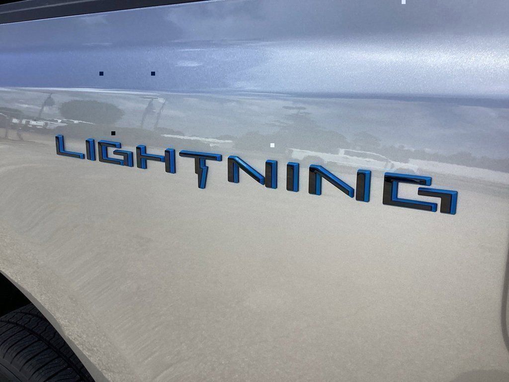 2025 Ford F-150 Lightning Flash - Photo 15