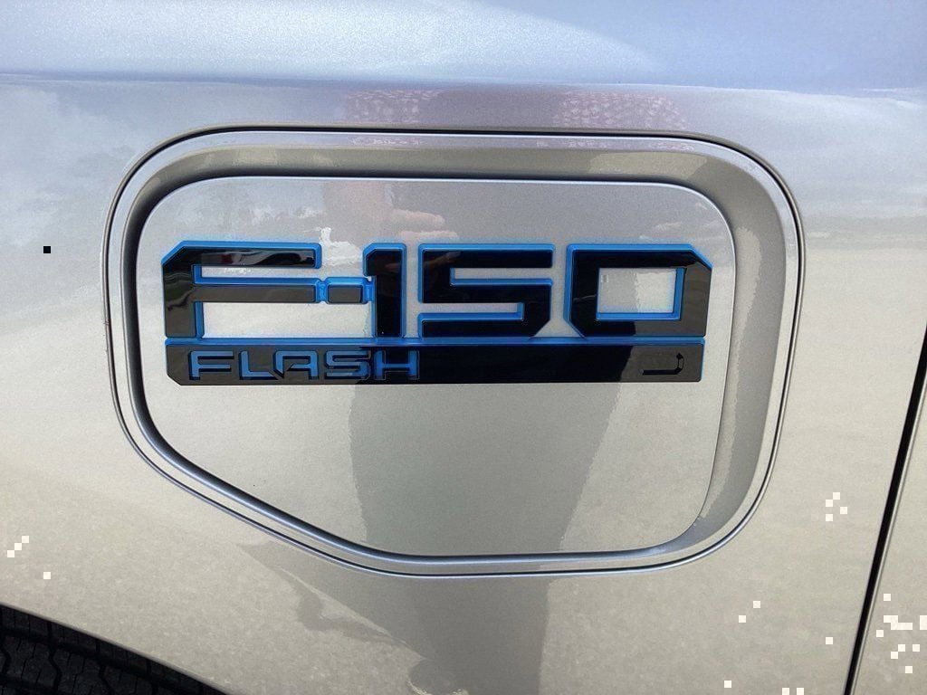 2025 Ford F-150 Lightning Flash - Photo 16