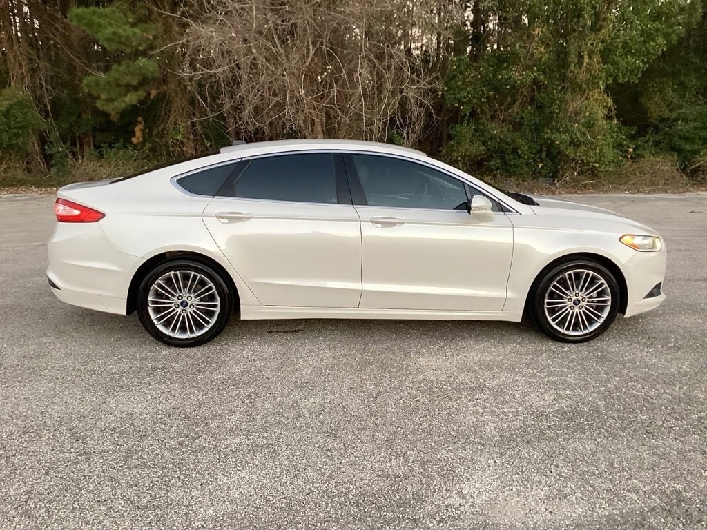 Used 2015 Ford Fusion SE Sedan