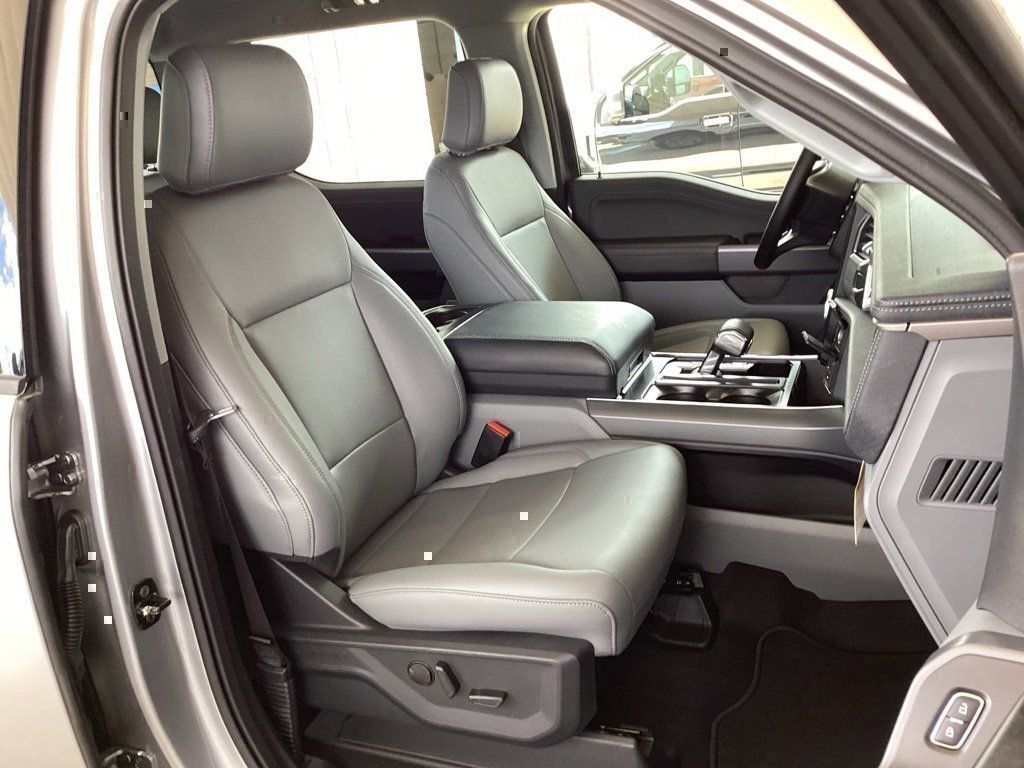 2025 Ford F-150 Lightning Flash - Photo 36