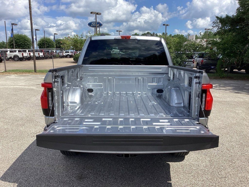 2025 Ford F-150 Lightning Flash - Photo 9