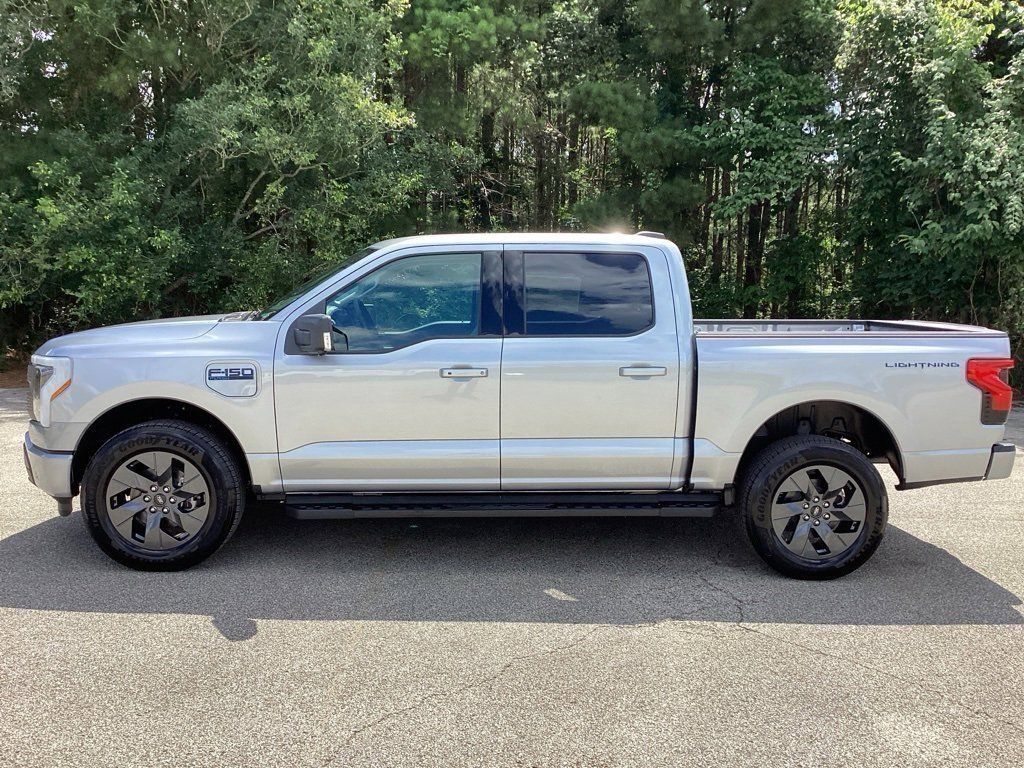 2025 Ford F-150 Lightning Flash - Photo 6