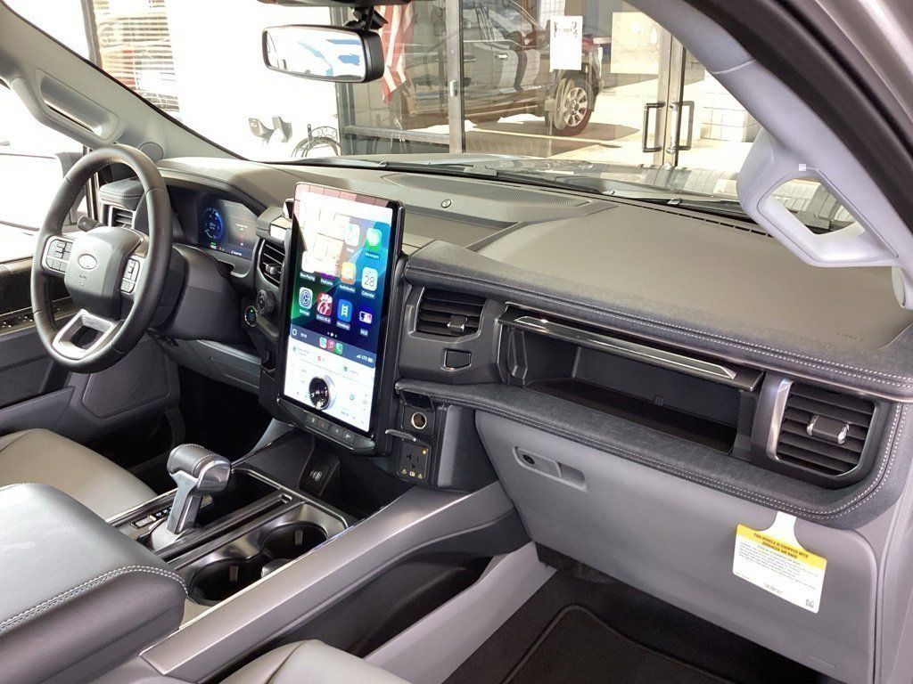 2025 Ford F-150 Lightning Flash - Photo 35
