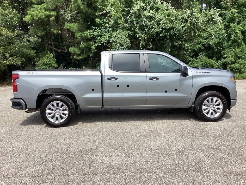 2025 Chevrolet Silverado 1500 Custom photo 4
