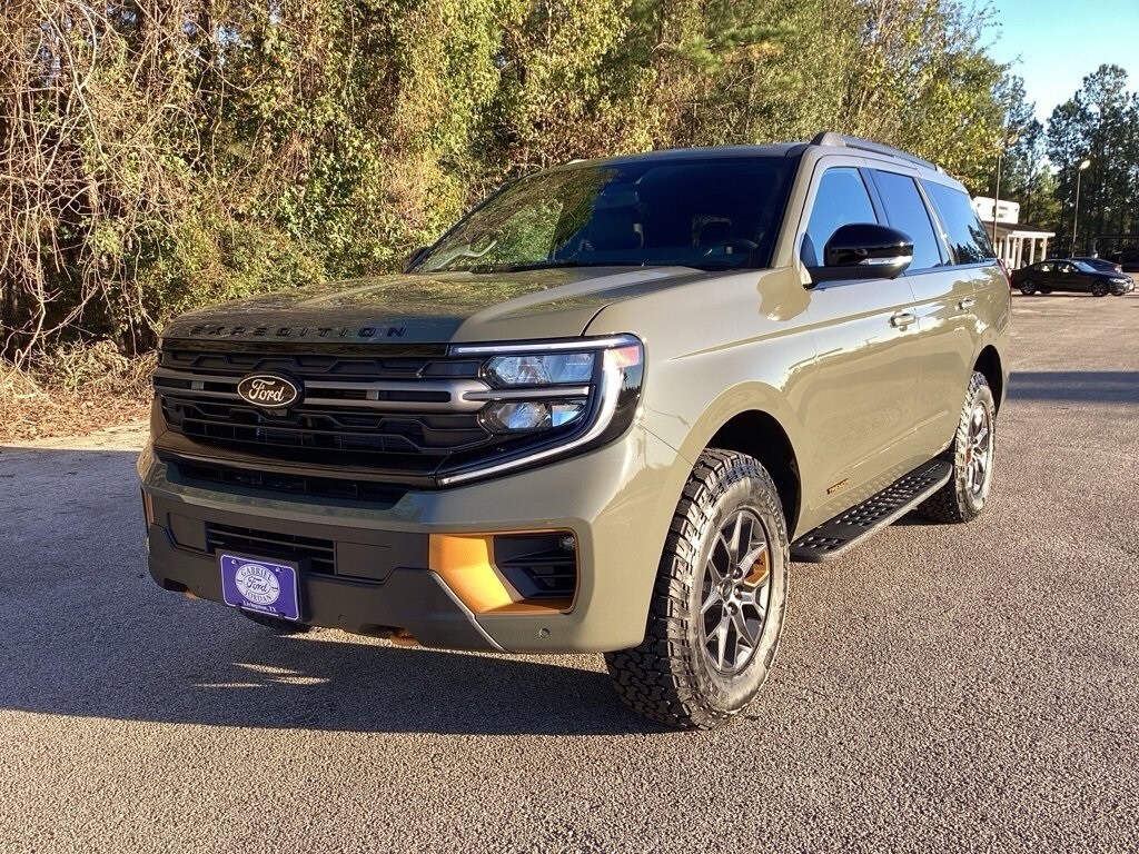 2025 Ford Expedition photo 2