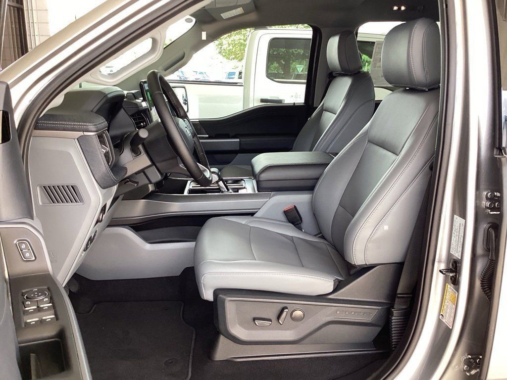 2025 Ford F-150 Lightning Flash - Photo 30