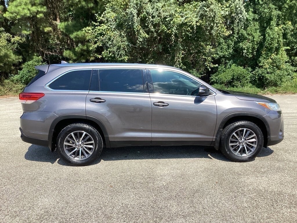2019 Toyota Highlander XLE photo 3