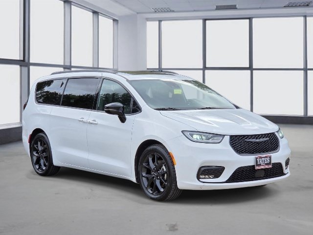 Used 2025 Chrysler Pacifica Limited Minivan/Van