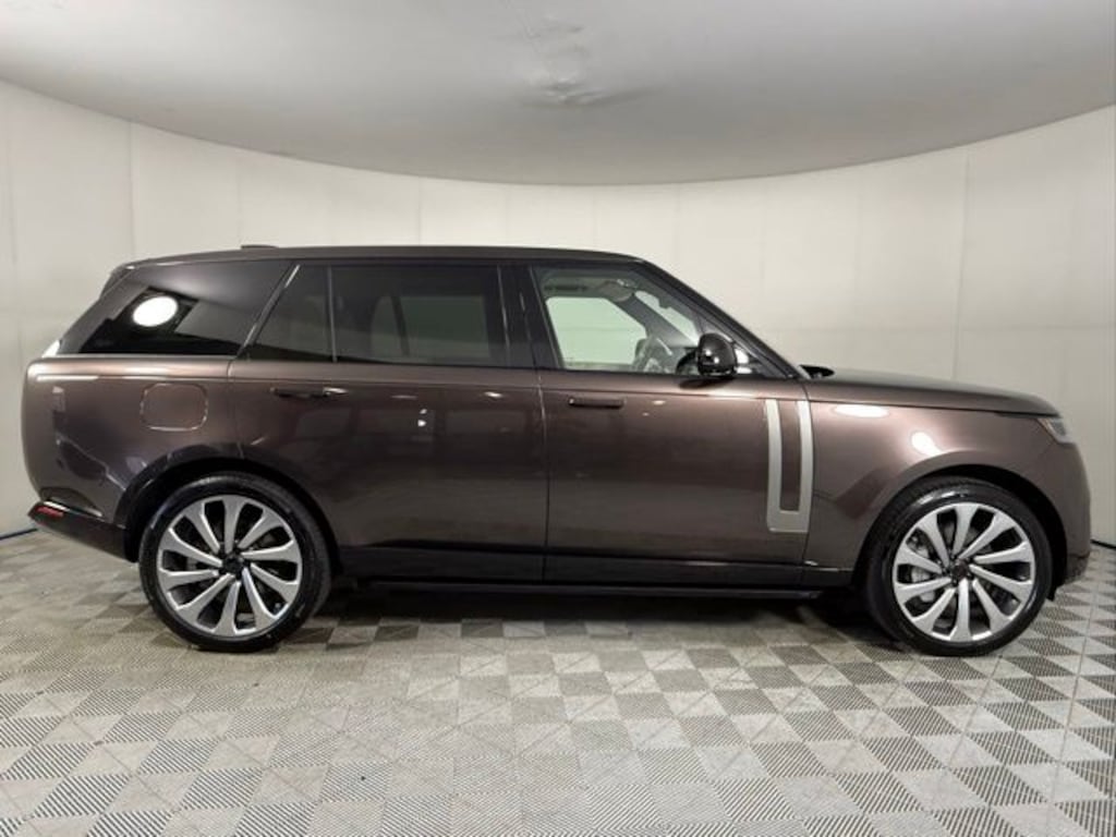 New 2026 Land Rover Range Rover SE LWB 7-Seats / V8 Long Wheel Base