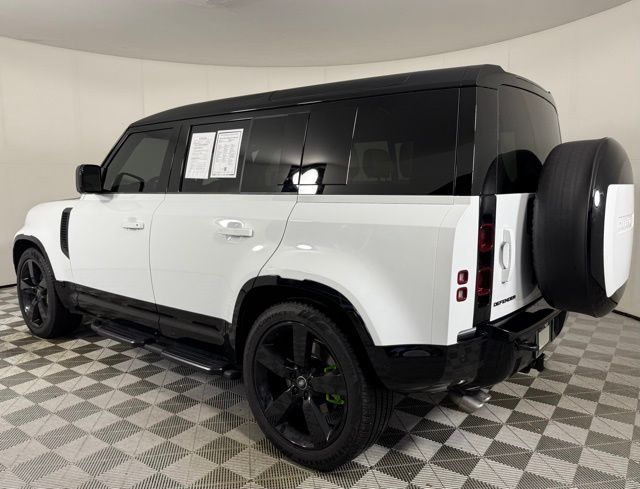 2025 Land Rover Defender 110 X-Dynamic SE photo 4