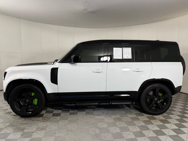 2025 Land Rover Defender 110 X-Dynamic SE photo 3