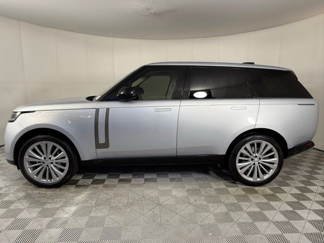 2024 Land Rover Range Rover Base photo 3