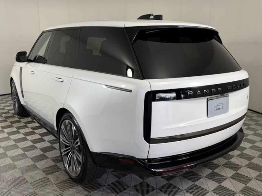 New 2026 Land Rover Range Rover SV Signature Suite SUV