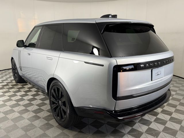 2025 Land Rover Range Rover SE photo 4