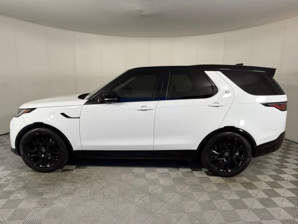 New 2025 Land Rover Discovery Dynamic SE SUV