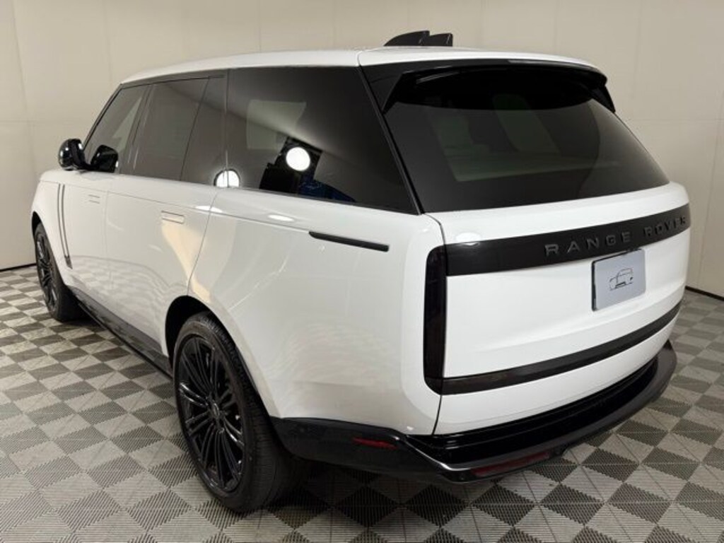 New 2025 Land Rover Range Rover SE SUV