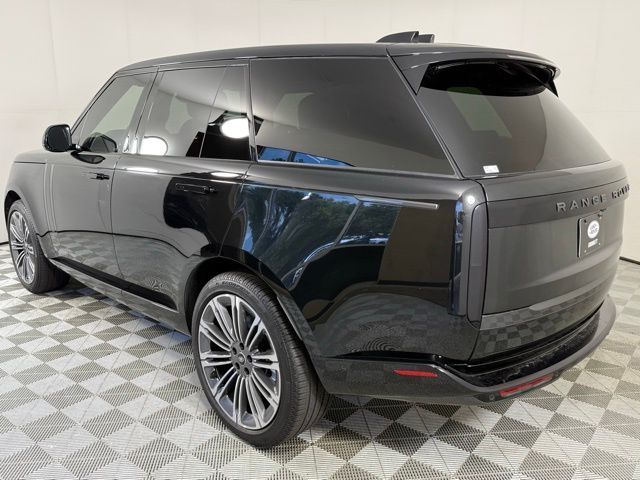 2025 Land Rover Range Rover SE photo 4