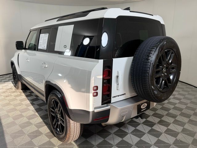 2024 Land Rover Defender S 110 photo 4