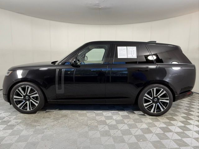 2023 Land Rover Range Rover SE photo 2