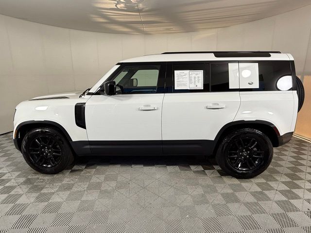 2024 Land Rover Defender S 110 photo 3