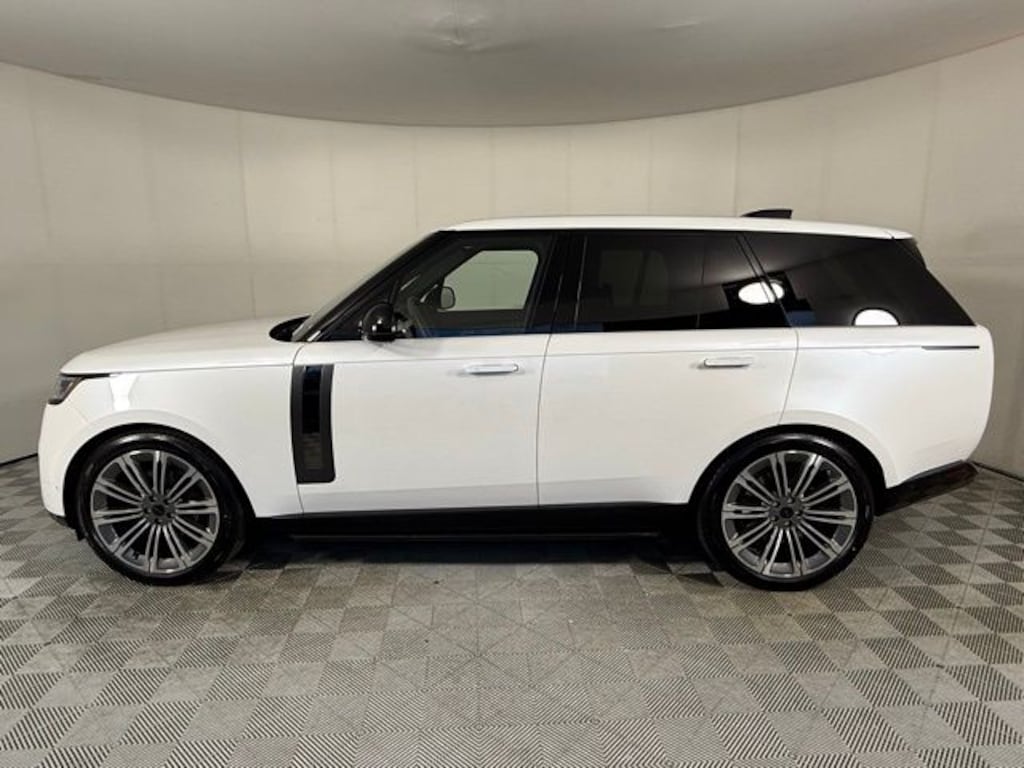 New 2026 Land Rover Range Rover SV Signature Suite SUV
