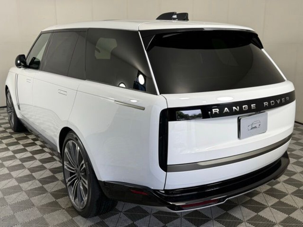 New 2026 Land Rover Range Rover SE LWB 7-Seats / V8 Long Wheel Base