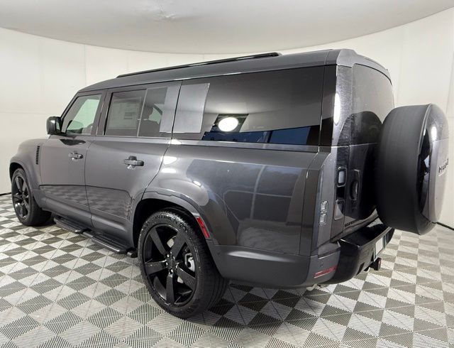 2026 Land Rover Defender 130 S photo 4