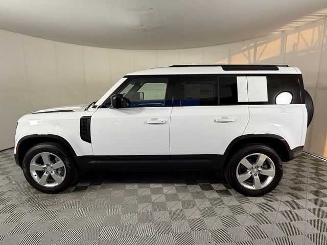 2025 Land Rover Defender 110 S photo 3