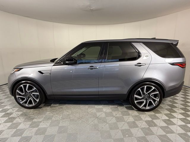 2025 Land Rover Discovery S photo 3