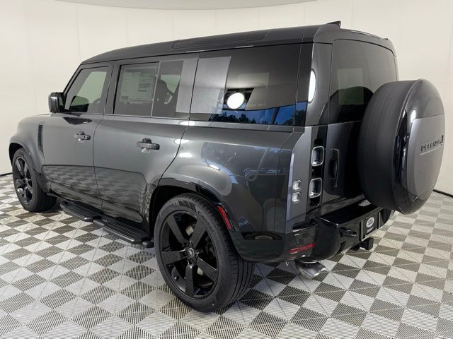 2025 Land Rover Defender 110 V8 photo 4