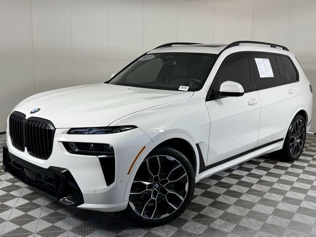 2023 BMW X7 40i's photo