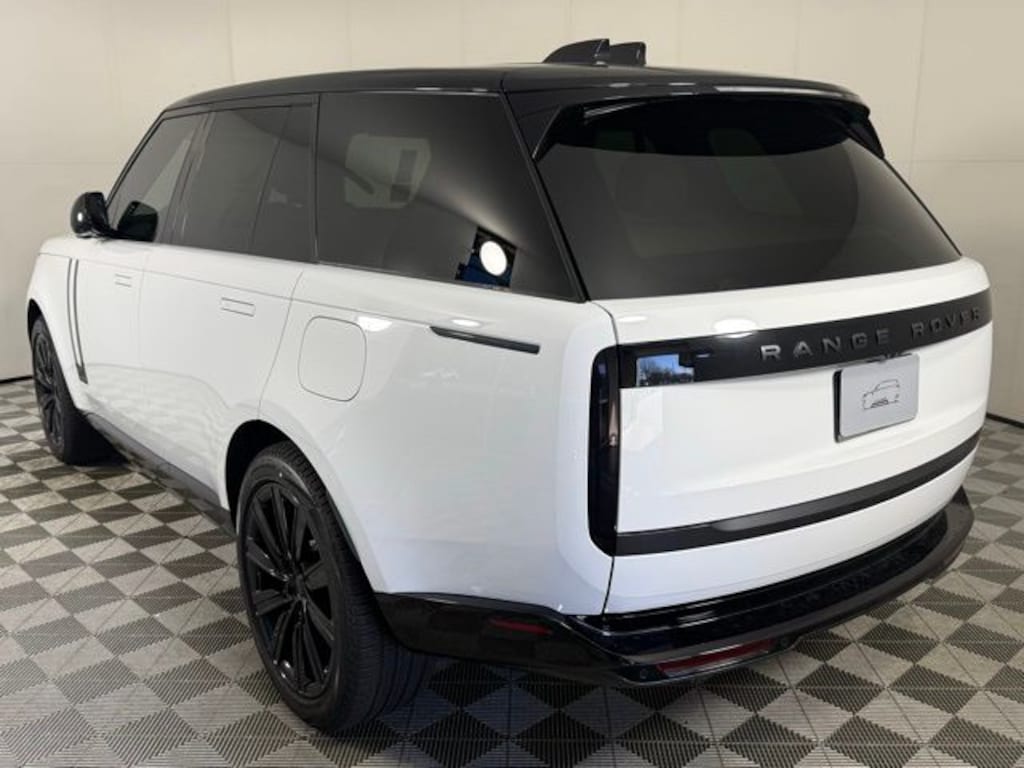 New 2026 Land Rover Range Rover SE 550PS SUV