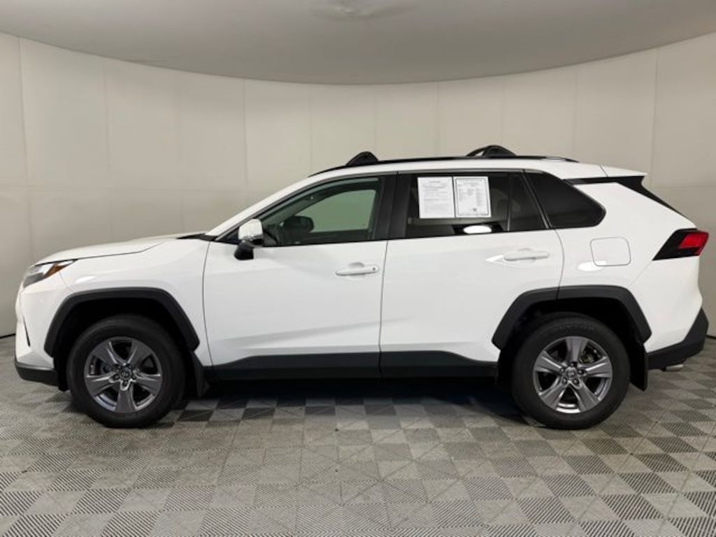 Used 2022 Toyota RAV4 XLE SUV