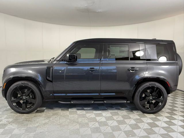 2025 Land Rover Defender 110 V8 photo 3