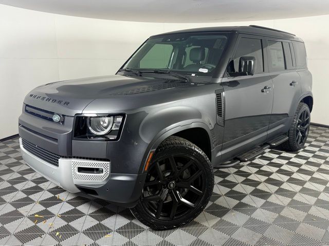 2025 Land Rover Defender S's photo