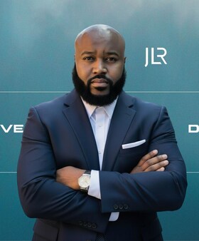 Staff member Chris Smith from ID_84f00867c371